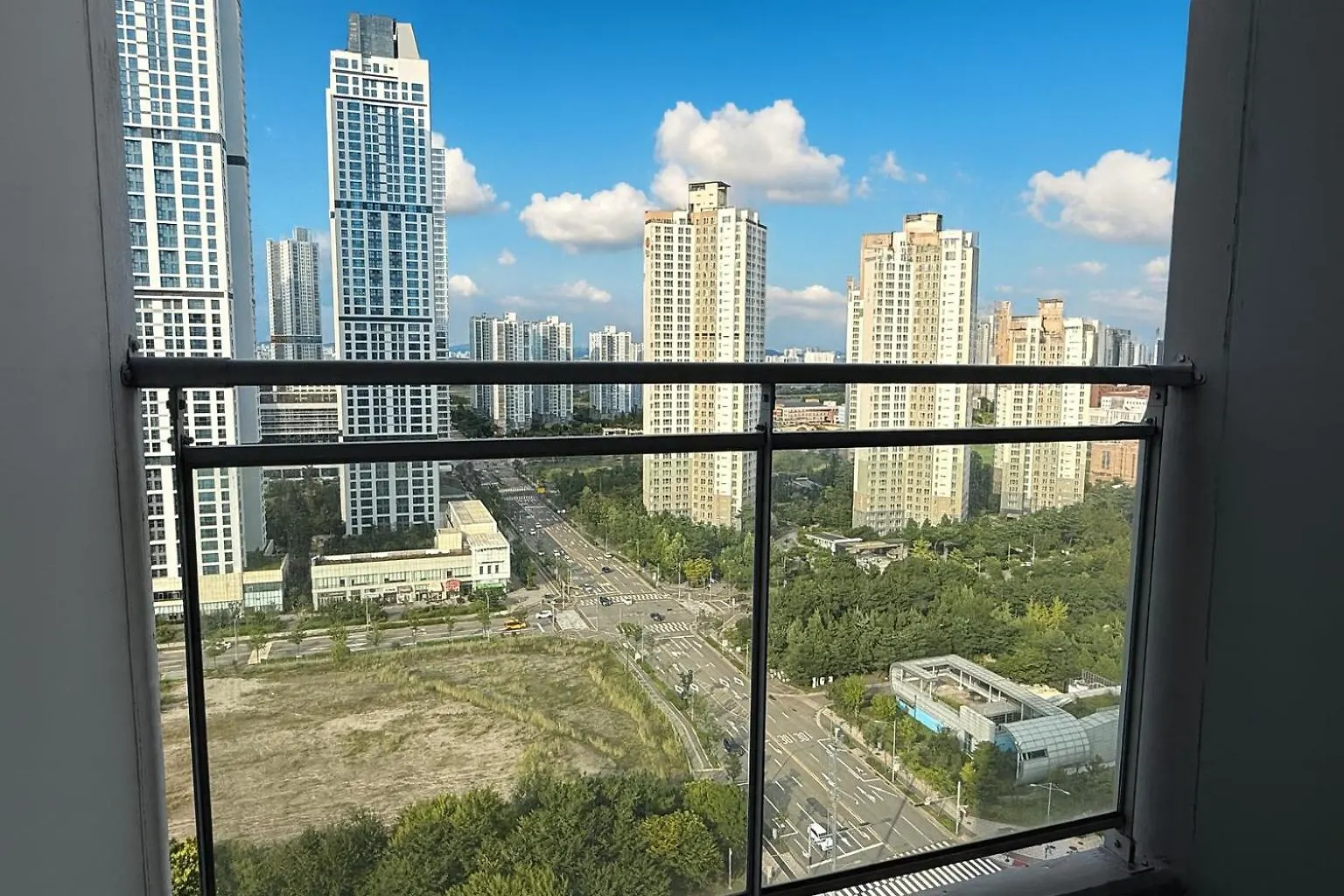 E 2Br 60M2 Newly Built High Floor Apt 2Min To Hyundai Outlet Triple St Incheon 0*,  South Korea